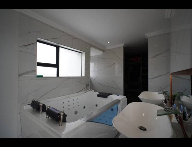 4 BEDROOM HOUSE FOR SALE IN MIDSTREAM HEIGHTS